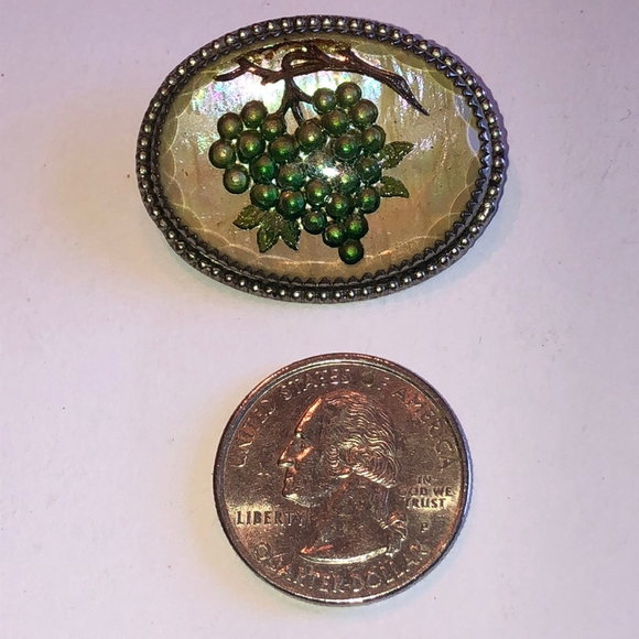 Vintage Grape Cluster Leaf Brooch Hand Painted Glass Intaglio 3D Brooch Pin - Picture 3 of 7